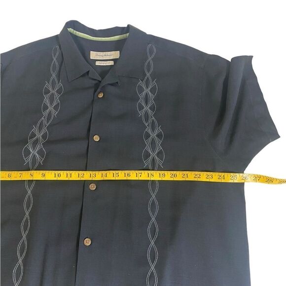 Tommy Bahama XL Hawaiian shirt short sleeve button up black - Picture 3 of 4